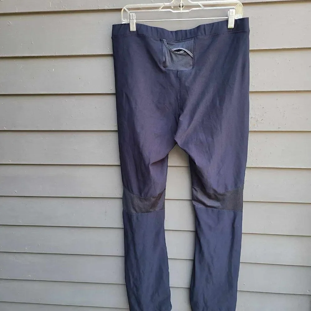 Nike Black Performance Pants with Vented Knees size Large (12-14)